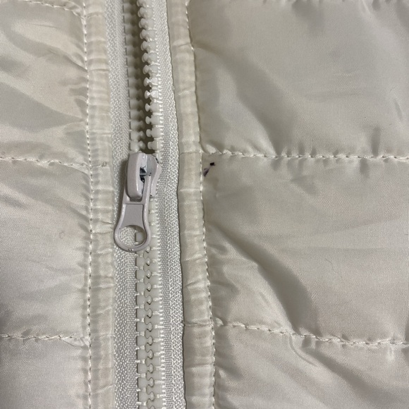 White puffer vest - Picture 6 of 6